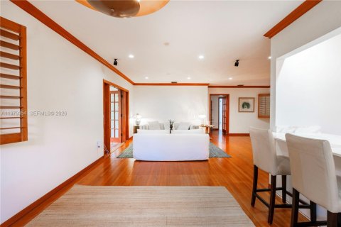 Снять в аренду виллу или дом в Корал-Гейблс, Флорида 3 спальни, 145.86м2, № 2046460 - фото 11