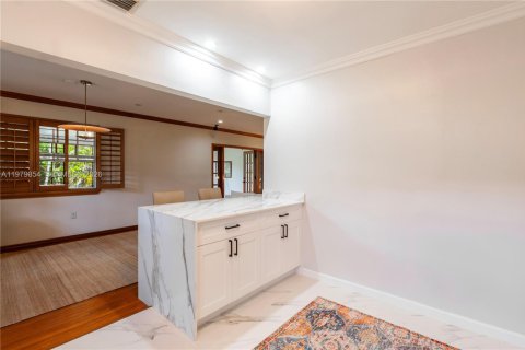 Снять в аренду виллу или дом в Корал-Гейблс, Флорида 3 спальни, 145.86м2, № 2046460 - фото 10