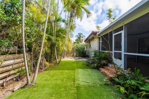 Снять в аренду виллу или дом в Корал-Гейблс, Флорида 3 спальни, 145.86м2, № 2046460 - фото 22