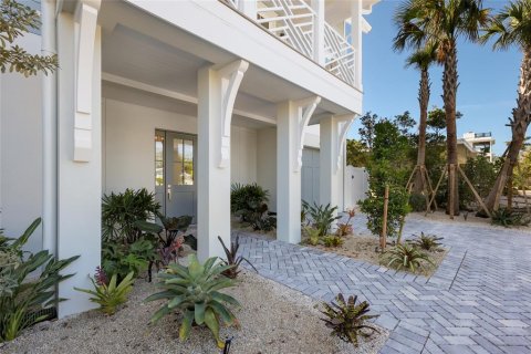 House in Anna Maria, Florida 4 bedrooms, 301.93 sq.m. № 2166355 - photo 2