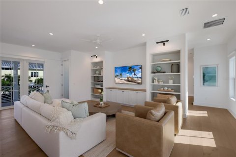 House in Anna Maria, Florida 4 bedrooms, 301.93 sq.m. № 2166355 - photo 13