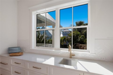 House in Anna Maria, Florida 4 bedrooms, 301.93 sq.m. № 2166355 - photo 19