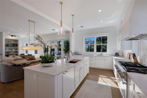 House in Anna Maria, Florida 4 bedrooms, 301.93 sq.m. № 2166355 - photo 23