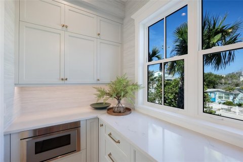 House in Anna Maria, Florida 4 bedrooms, 301.93 sq.m. № 2166355 - photo 25