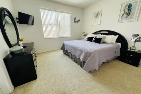 House in Davenport, Florida 4 bedrooms, 176.79 sq.m. № 1769218 - photo 11