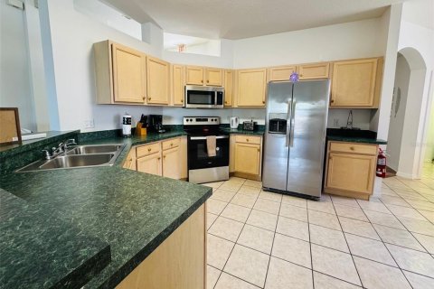 House in Davenport, Florida 4 bedrooms, 176.79 sq.m. № 1769218 - photo 8