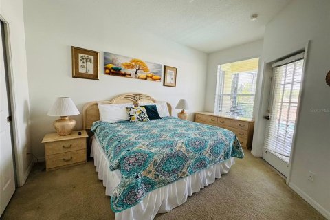 House in Davenport, Florida 4 bedrooms, 176.79 sq.m. № 1769218 - photo 18