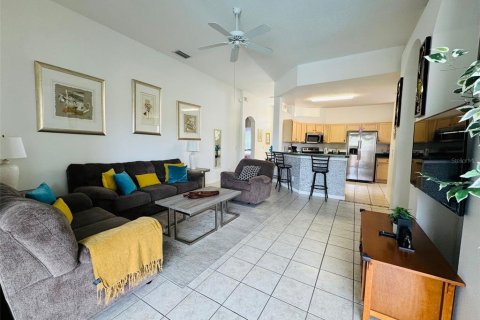 House in Davenport, Florida 4 bedrooms, 176.79 sq.m. № 1769218 - photo 5