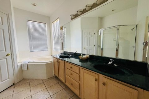 House in Davenport, Florida 4 bedrooms, 176.79 sq.m. № 1769218 - photo 13