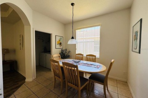 House in Davenport, Florida 4 bedrooms, 176.79 sq.m. № 1769218 - photo 10