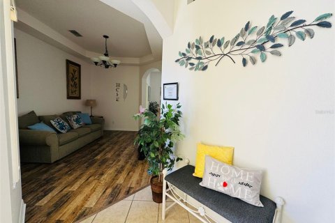 House in Davenport, Florida 4 bedrooms, 176.79 sq.m. № 1769218 - photo 2