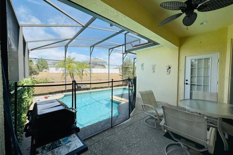 House in Davenport, Florida 4 bedrooms, 176.79 sq.m. № 1769218 - photo 24