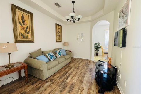 House in Davenport, Florida 4 bedrooms, 176.79 sq.m. № 1769218 - photo 22