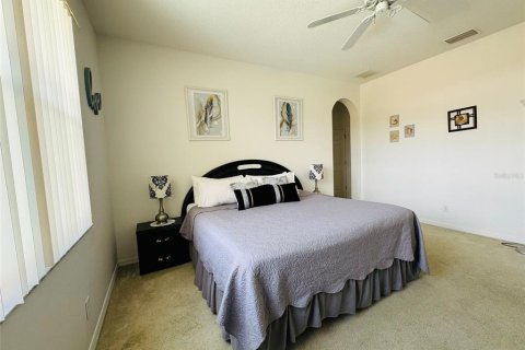 House in Davenport, Florida 4 bedrooms, 176.79 sq.m. № 1769218 - photo 12