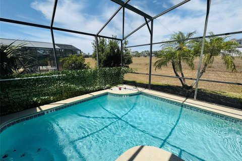 House in Davenport, Florida 4 bedrooms, 176.79 sq.m. № 1769218 - photo 26