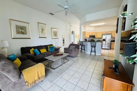 House in Davenport, Florida 4 bedrooms, 176.79 sq.m. № 1769218 - photo 6