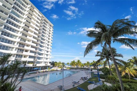 Condo in Miami Beach, Florida  № 1709731 - photo 11