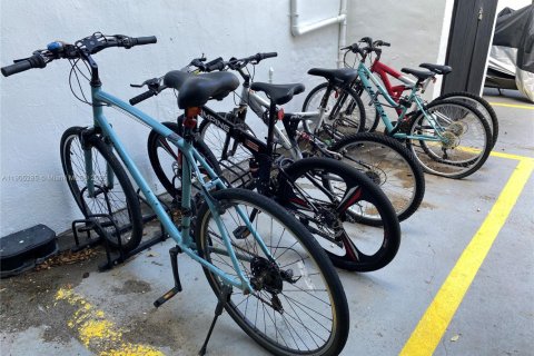 House in Surfside, Florida 2 bedrooms, 473.24 sq.m. № 1956804 - photo 23