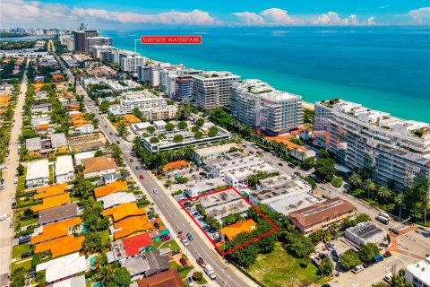 House in Surfside, Florida 2 bedrooms, 473.24 sq.m. № 1956804 - photo 21