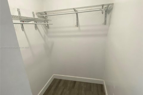 House in Surfside, Florida 2 bedrooms, 473.24 sq.m. № 1956804 - photo 11