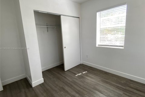 House in Surfside, Florida 2 bedrooms, 473.24 sq.m. № 1956804 - photo 13