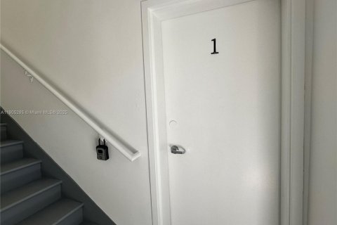 House in Surfside, Florida 2 bedrooms, 473.24 sq.m. № 1956804 - photo 4