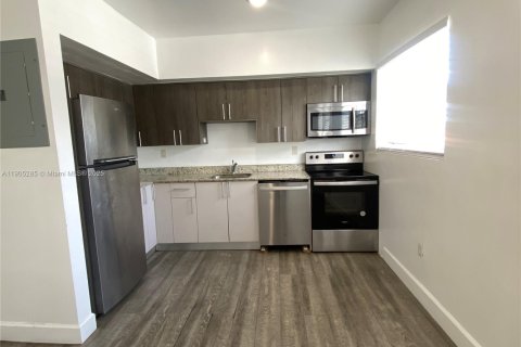 House in Surfside, Florida 2 bedrooms, 473.24 sq.m. № 1956804 - photo 6