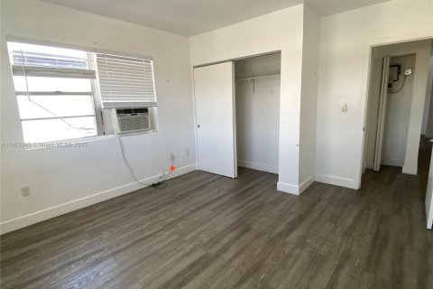 House in Surfside, Florida 2 bedrooms, 473.24 sq.m. № 1956804 - photo 18