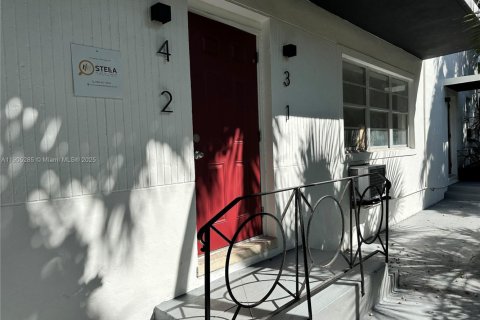 House in Surfside, Florida 2 bedrooms, 473.24 sq.m. № 1956804 - photo 3