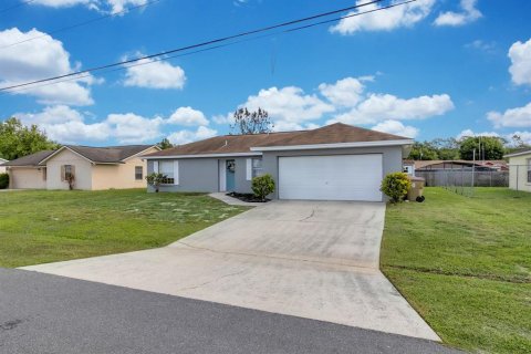 House in Kissimmee, Florida 3 bedrooms, 98.2 sq.m. № 2212276 - photo 4