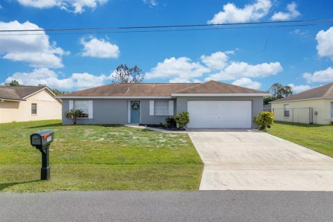 House in Kissimmee, Florida 3 bedrooms, 98.2 sq.m. № 2212276 - photo 3