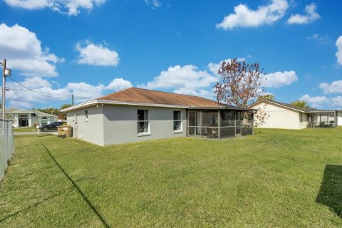 House in Kissimmee, Florida 3 bedrooms, 98.2 sq.m. № 2212276 - photo 25