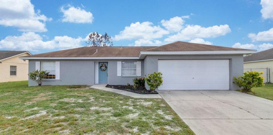 House in Kissimmee, Florida 3 bedrooms, 98.2 sq.m. № 2212276