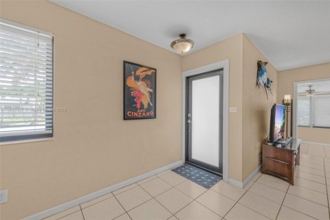 House in Cutler Bay, Florida 3 bedrooms, 106.28 sq.m. № 1785779 - photo 6