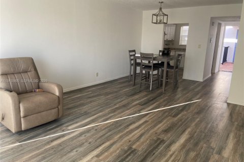 Condominio en venta en Sunrise, Florida, 2 dormitorios, 87.89 m2 № 2054954 - foto 13