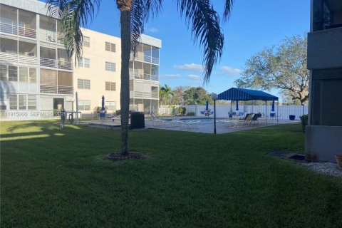 Condominio en Sunrise, Florida, 2 dormitorios № 2054954