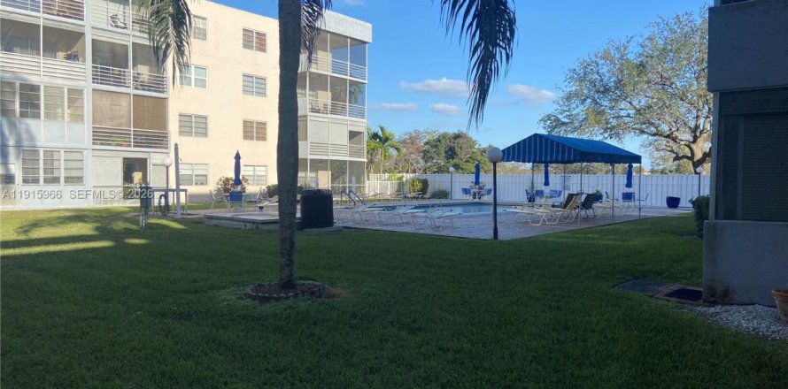 Condominio en Sunrise, Florida, 2 dormitorios  № 2054954