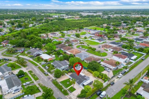 Casa en venta en Homestead, Florida, 4 dormitorios, 112.6 m2 № 1999183 - foto 4