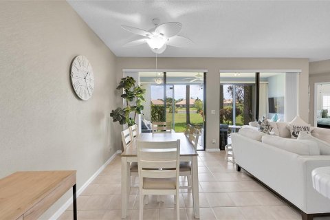 Condo in Boynton Beach, Florida, 2 bedrooms № 2245480 - photo 10