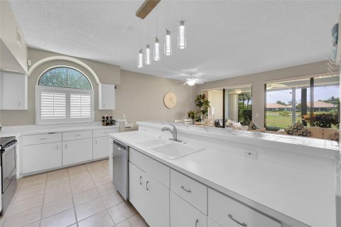 Condo in Boynton Beach, Florida, 2 bedrooms № 2245480 - photo 5
