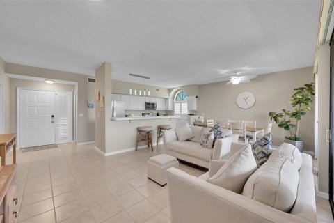 Condo in Boynton Beach, Florida, 2 bedrooms № 2245480 - photo 9
