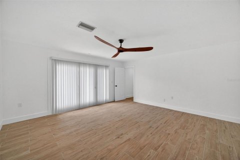 House in Tampa, Florida 5 bedrooms, 357.95 sq.m. № 1870952 - photo 7