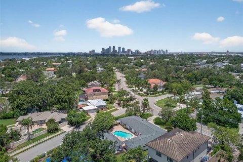 House in Tampa, Florida 5 bedrooms, 357.95 sq.m. № 1870952 - photo 16