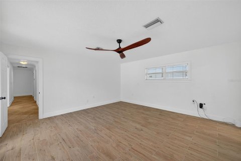 House in Tampa, Florida 5 bedrooms, 357.95 sq.m. № 1870952 - photo 6