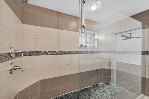 House in Tampa, Florida 5 bedrooms, 357.95 sq.m. № 1870952 - photo 10