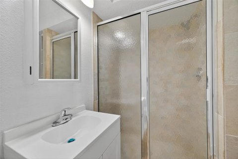 House in Tampa, Florida 5 bedrooms, 357.95 sq.m. № 1870952 - photo 22