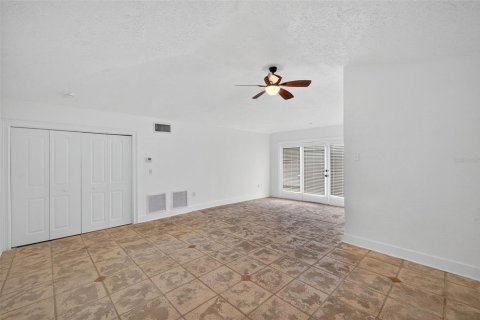 House in Tampa, Florida 5 bedrooms, 357.95 sq.m. № 1870952 - photo 20