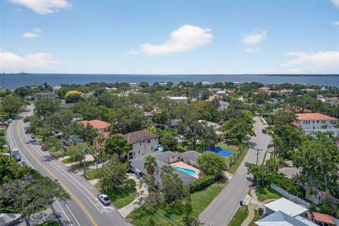 House in Tampa, Florida 5 bedrooms, 357.95 sq.m. № 1870952 - photo 13