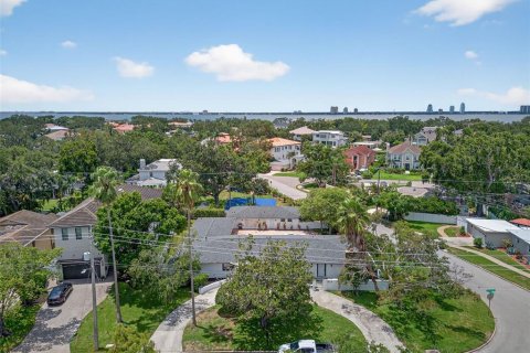 House in Tampa, Florida 5 bedrooms, 357.95 sq.m. № 1870952 - photo 19