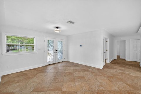 House in Tampa, Florida 5 bedrooms, 357.95 sq.m. № 1870952 - photo 3